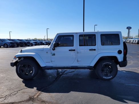Used 2015 Jeep Wrangler Unlimited Sahara image 7