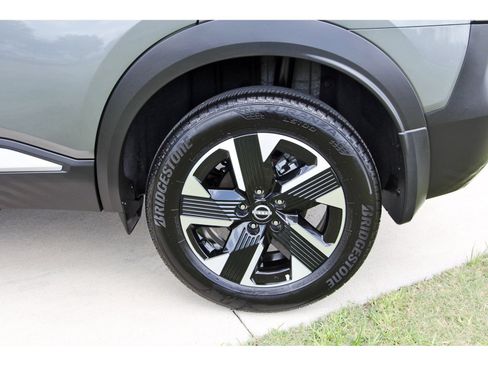 Certified 2025 Nissan Kicks SR FWD image 31