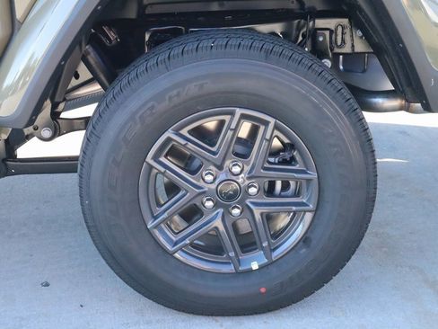 New 2025 Jeep Gladiator Sport image 18