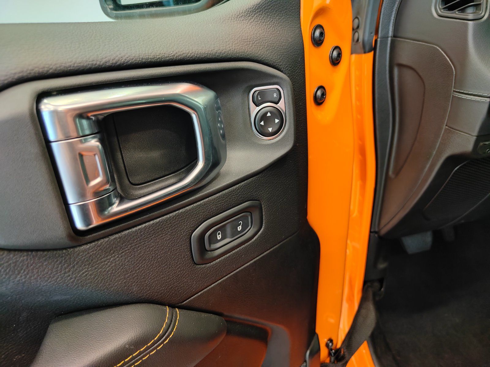 Used 2025 Jeep Gladiator Sport AWD/4WD image 11