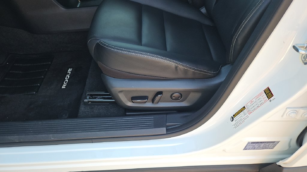 Certified 2026 Nissan Rogue SL AWD/4WD image 5