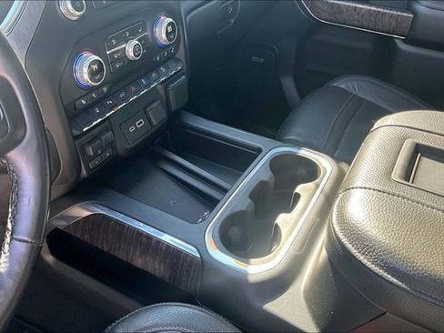 Used 2022 GMC Sierra 2500 Denali w/ Denali Ultimate Package image 17