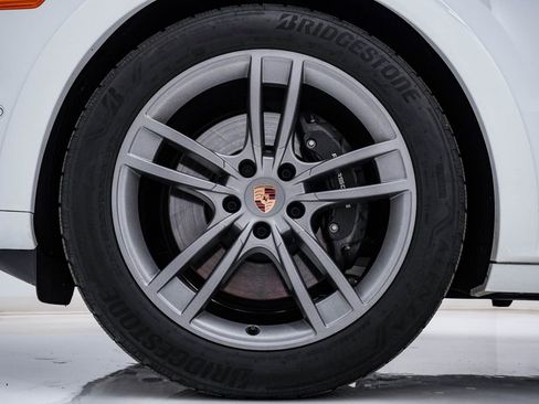 Certified 2025 Porsche Cayenne Coupe image 13