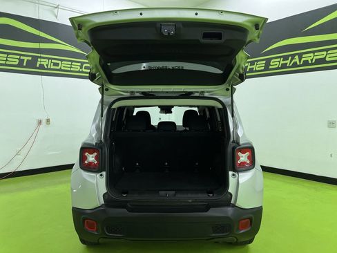 Used 2019 Jeep Renegade Latitude FWD image 9