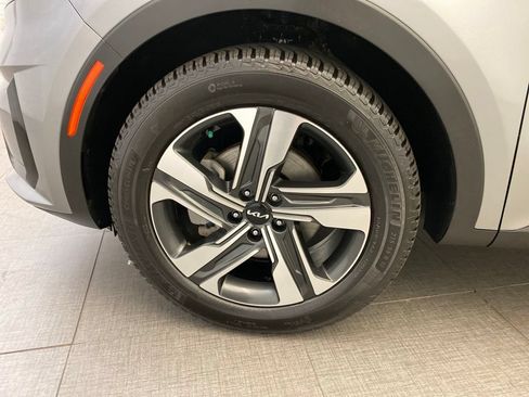 Used 2023 Kia Sorento EX AWD/4WD image 9