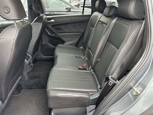 Certified 2022 Volkswagen Tiguan SE R-Line image 20