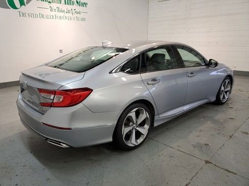 Used 2018 Honda Accord Touring image 6