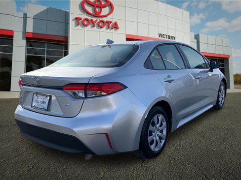 Used 2025 Toyota Corolla LE image 3