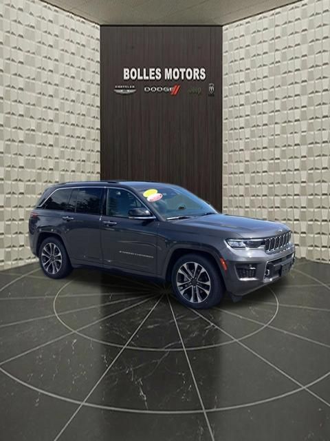 Certified 2023 Jeep Grand Cherokee Overland w/ Luxury Tech Group IV AWD/4WD image 2