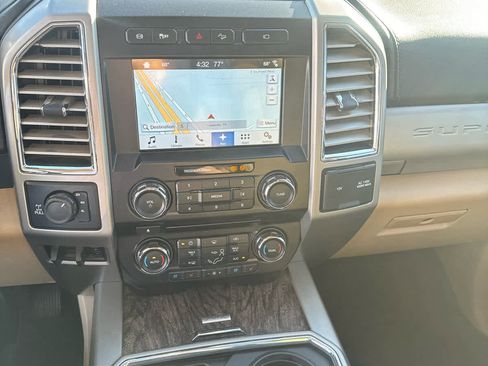 Used 2017 Ford F250 Lariat w/ Lariat Ultimate Package image 7