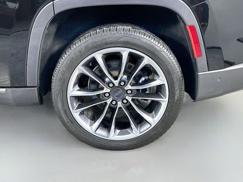 Used 2022 Jeep Wagoneer Series III w/ Premium Group I AWD/4WD image 35