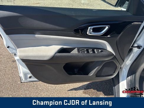 Used 2025 Jeep Compass Limited AWD/4WD image 13