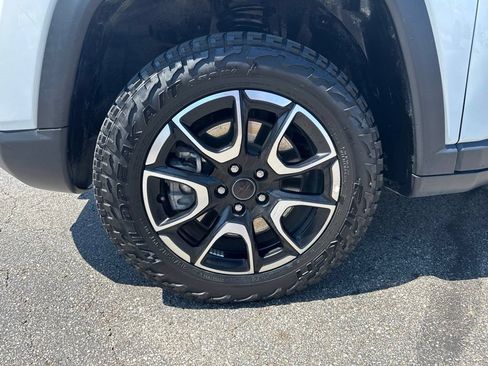 Used 2025 Jeep Compass Trailhawk AWD/4WD image 45