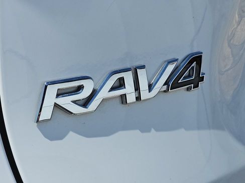 Used 2025 Toyota RAV4 XLE FWD image 5