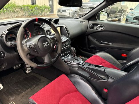 Used 2017 Nissan 370Z NISMO image 20