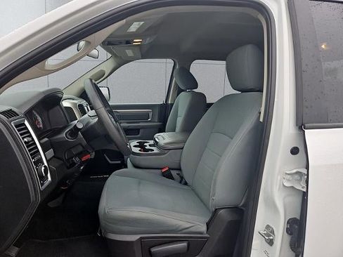 Used 2020 RAM 1500 Classic SLT image 9