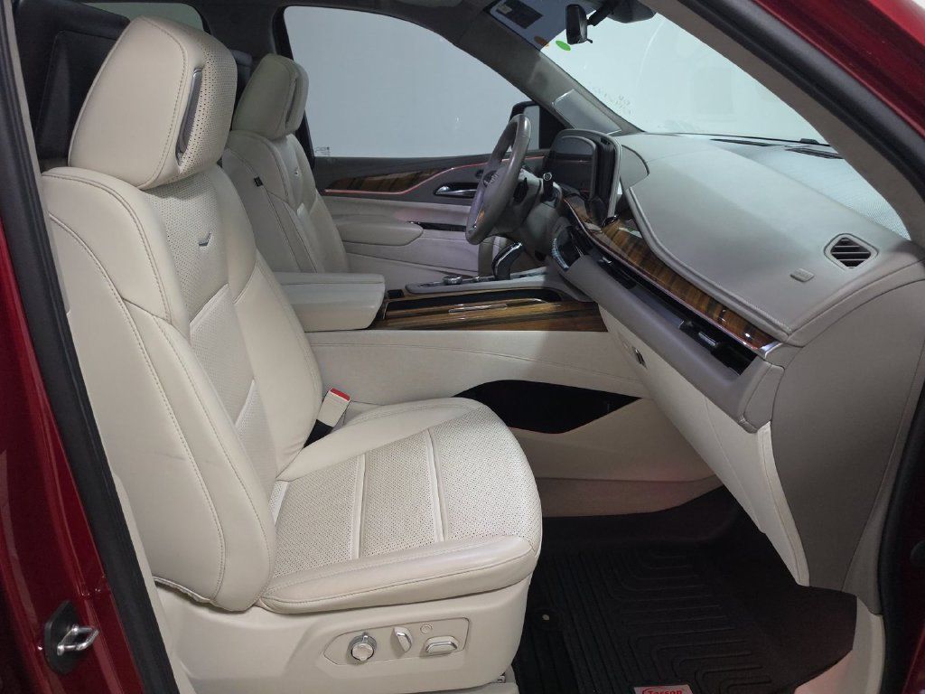 Used 2022 Cadillac Escalade ESV Sport Platinum w/ LPO, ONYX Package AWD/4WD image 8
