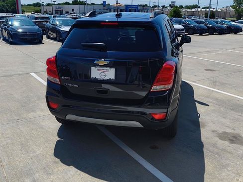 Used 2022 Chevrolet Trax LT w/ LT Convenience Package AWD/4WD image 24
