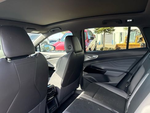 Used 2023 Volkswagen ID.4 Pro S image 9