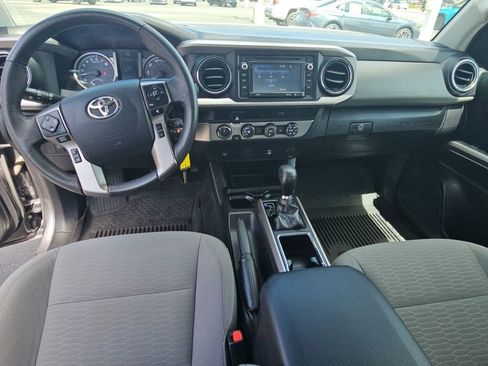 Used 2019 Toyota Tacoma SR5 AWD/4WD image 8