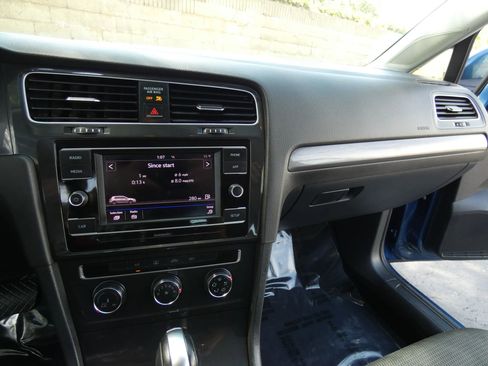 Used 2018 Volkswagen Golf S image 58