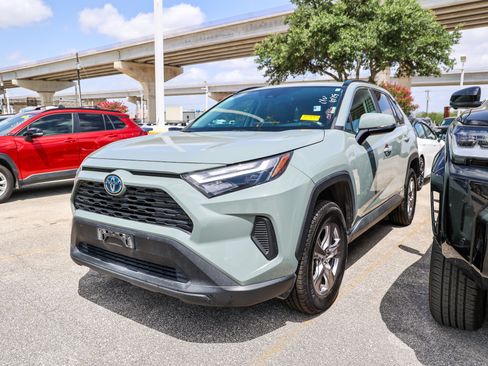 Used 2022 Toyota RAV4 XLE w/ Convenience Package AWD/4WD image 1