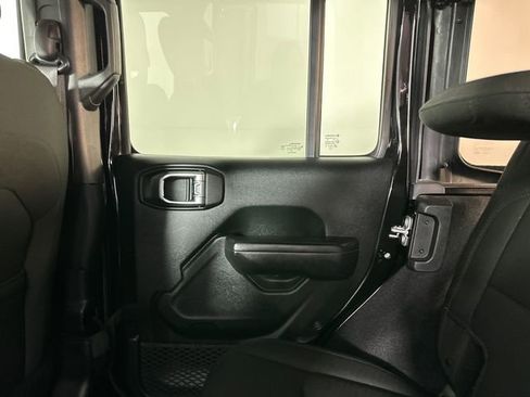 Used 2018 Jeep Wrangler Unlimited Sport S image 13
