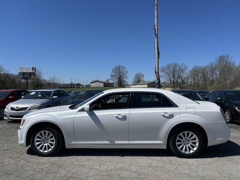 Used 2011 Chrysler 300 RWD image 3