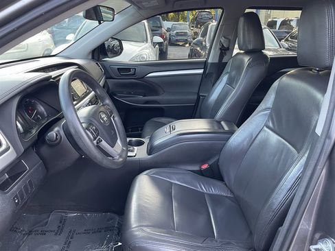 Used 2016 Toyota Highlander LE FWD image 21