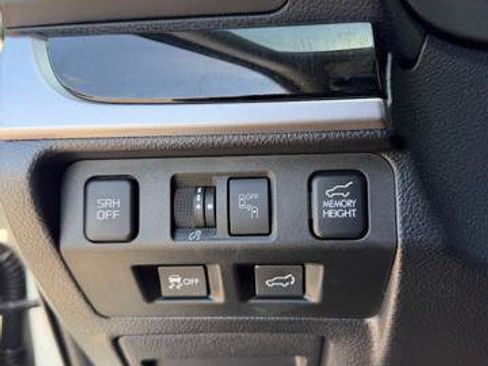 Used 2018 Subaru Forester 2.5i Touring w/ Popular Package #2 AWD/4WD image 17