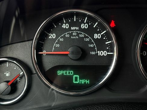 Used 2018 Jeep Wrangler Unlimited Rubicon w/ Connectivity Group image 41