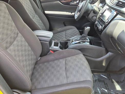 Used 2020 Nissan Rogue Sport SV FWD image 19