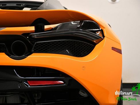 Used 2023 McLaren 720S Spider image 13