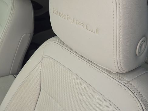 Used 2024 GMC Terrain Denali w/ Denali Premium Package image 18