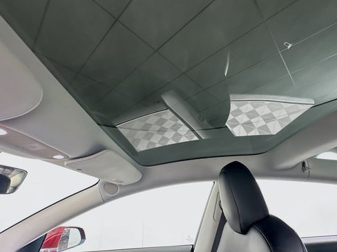 Used 2018 Tesla Model 3 Long Range image 25