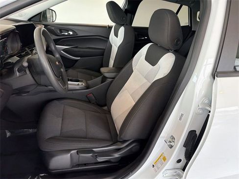 Certified 2025 Chevrolet Trax LS image 20