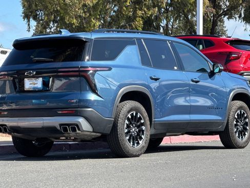 Used 2025 Chevrolet Traverse Z71 image 5