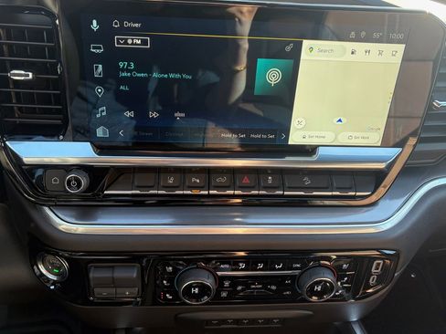 Used 2025 Chevrolet Silverado 2500 High Country w/ Technology Package image 9