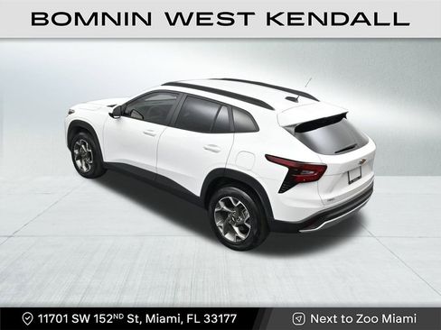 Used 2025 Chevrolet Trax LT image 14