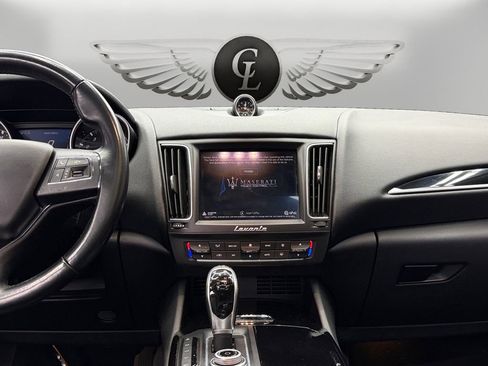 Used 2018 Maserati Levante image 11