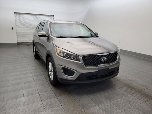 Used 2017 Kia Sorento LX w/ LX Convenience Package image 14