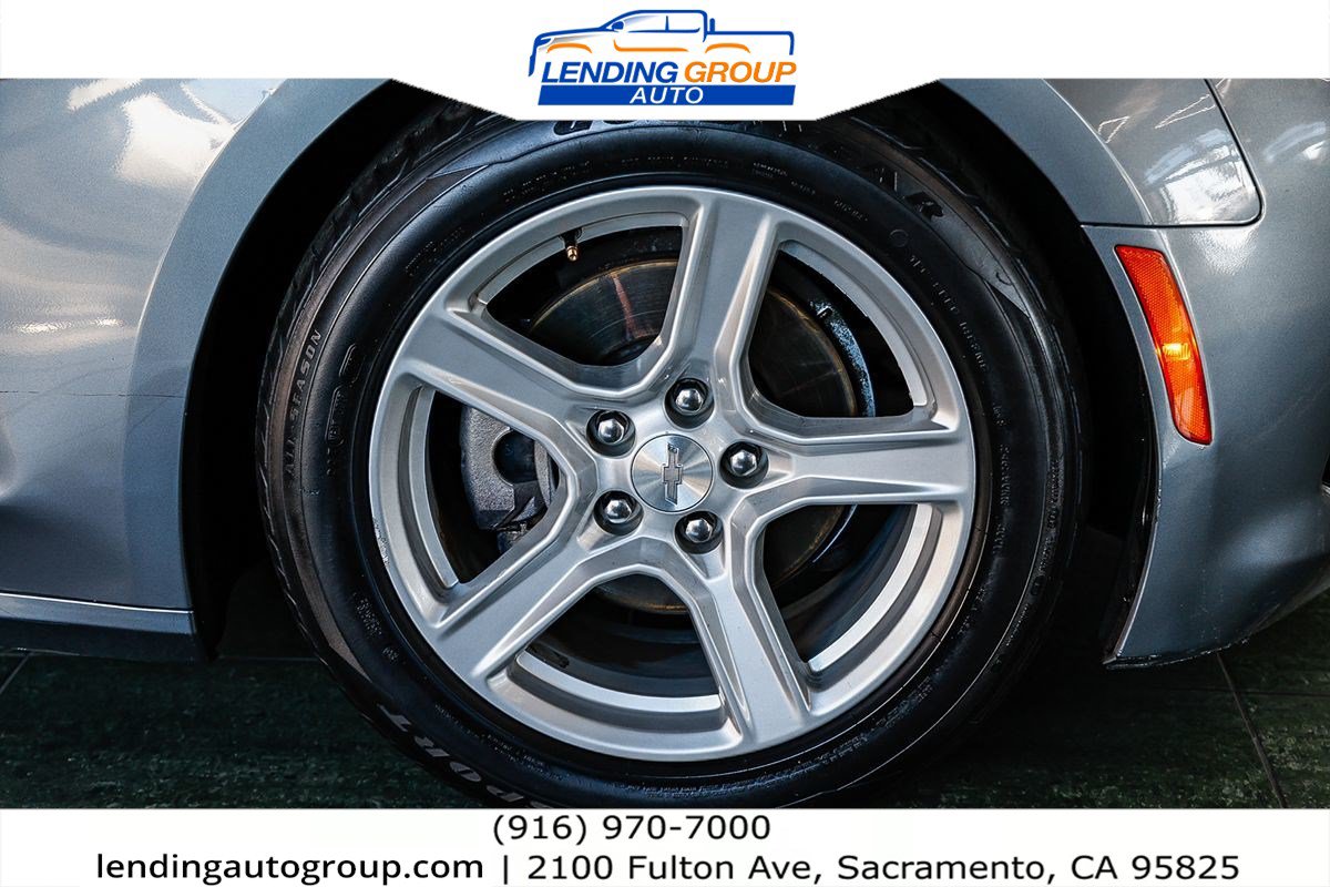Used 2019 Chevrolet Camaro LT RWD image 9