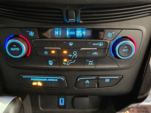 Used 2017 Ford Escape SE w/ SE Sport Appearance Package image 30