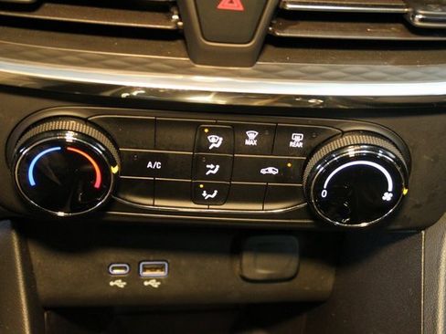 Used 2025 Buick Encore GX Preferred image 25