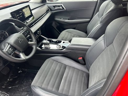 Used 2025 Mitsubishi Outlander SE AWD/4WD image 11