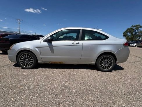 Used 2009 Ford Focus SES FWD image 2