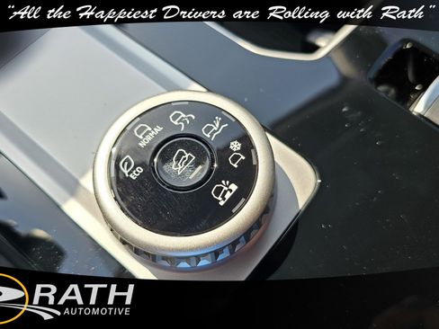 New 2025 Mitsubishi Outlander SE image 16