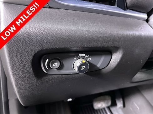 Used 2023 Chevrolet Traverse LT image 18