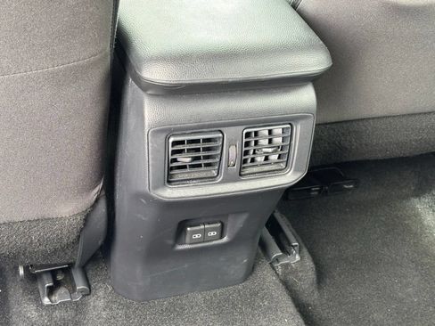 Used 2025 Toyota RAV4 XLE AWD/4WD image 15