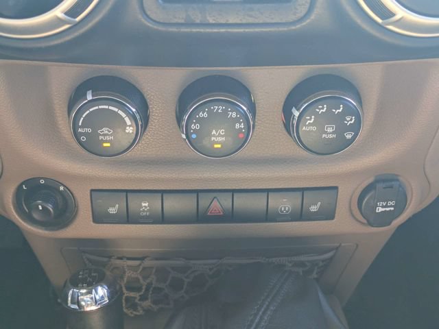 Used 2016 Jeep Wrangler Unlimited Sahara w/ Dual Top Group AWD/4WD image 21